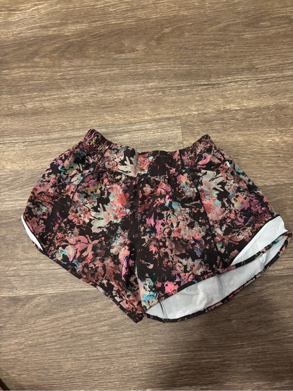 Women’s Lululemon Hotty Hot Shorts Stencil Blossom Size 6